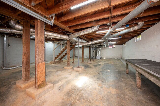 Building Photo - 2519 Amhurst St
