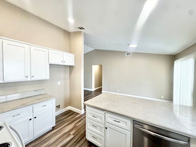 Building Photo - Three Bedroom, Two Bath Home in Citrus Hei...