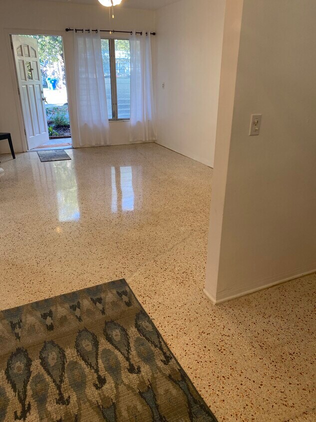 Foto principal - 1620 NE 110th Ter