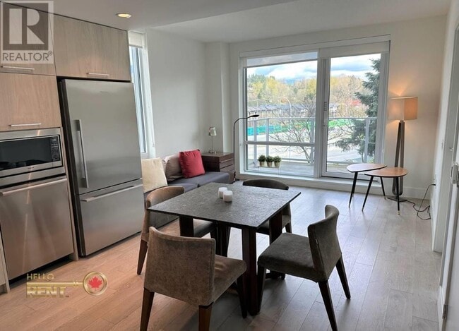 Building Photo - 680-680 Seylynn Cres