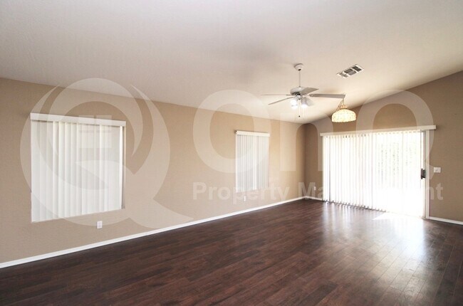 Foto del edificio - 1015 E Princeton Ave