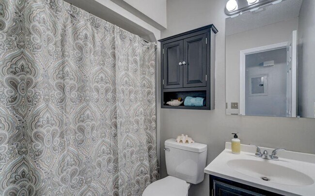 Foto del edificio - 4155 Spirea Dr