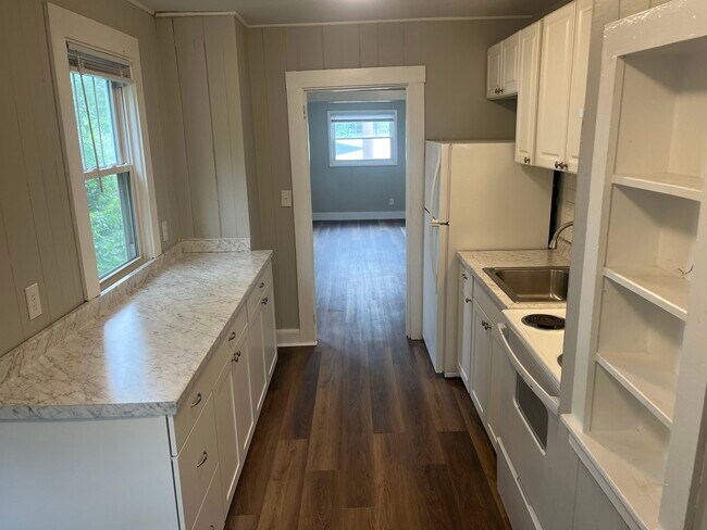 Kitchen - 4 Farrwood Ave
