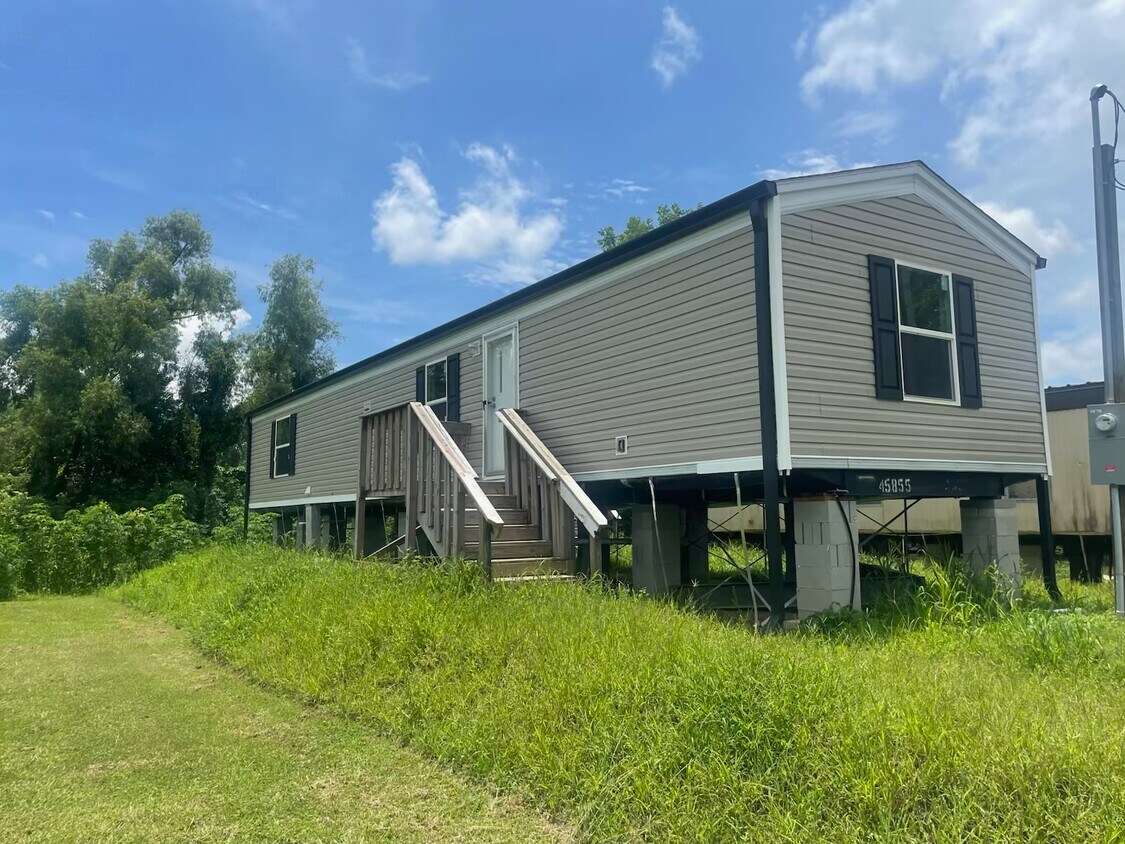 Building Photo - 502 Triple Oaks Dr