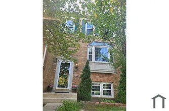 Building Photo - 12042 Stallion Ct