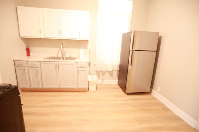 Foto del edificio - 637 W 59th St