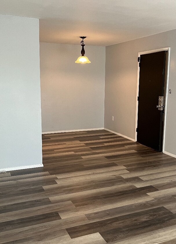 Foto principal - 2971 Four Towers Dr
