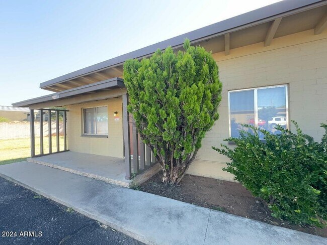 Building Photo - 1800 E Fry Blvd
