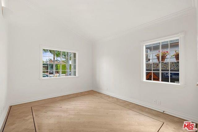 Foto del edificio - 3121 Stanford Avenue, Los Angeles, CA 9029...