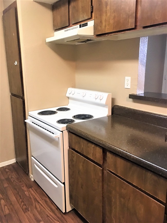 1 BR 1 BA- Kitchen - Windmill Apartments