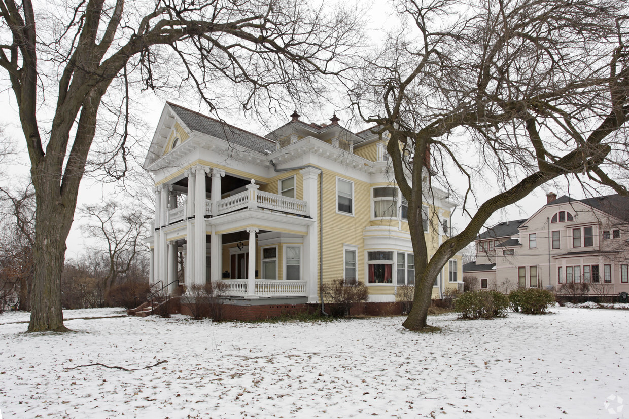 Foto del edificio - Heritage Hill Fringe