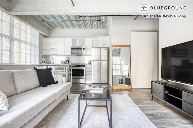 Building Photo - 60 E Benton Pl