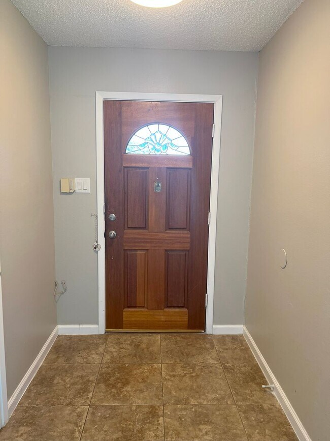 Building Photo - Lovely Ventura rental!