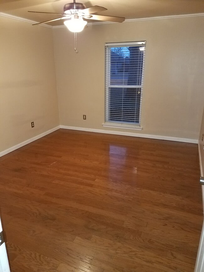 Building Photo - 17108 Hunters Trace E