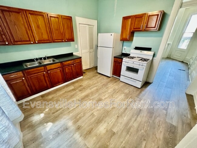Building Photo - 207 Blackford Ave