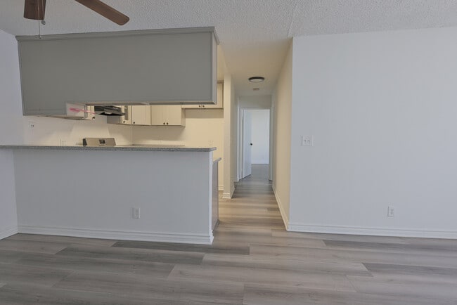 Building Photo - 943 Elden Ave
