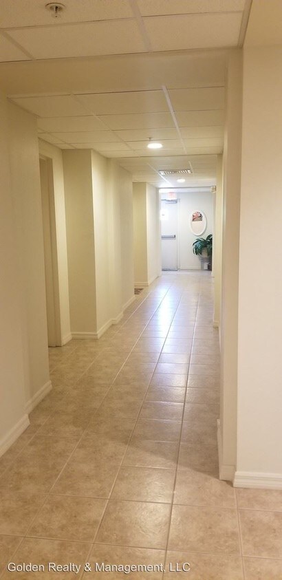Building Photo - 3570 Bayshore Dr