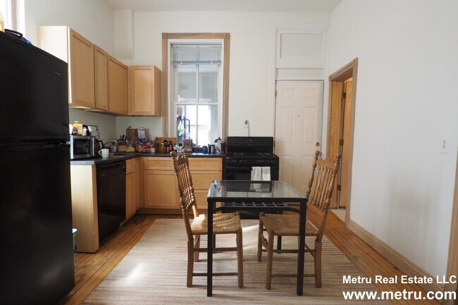 Foto del edificio - 2138 N Sheffield Ave