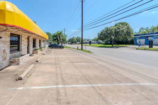 Foto del edificio - 2125 Strawberry Rd