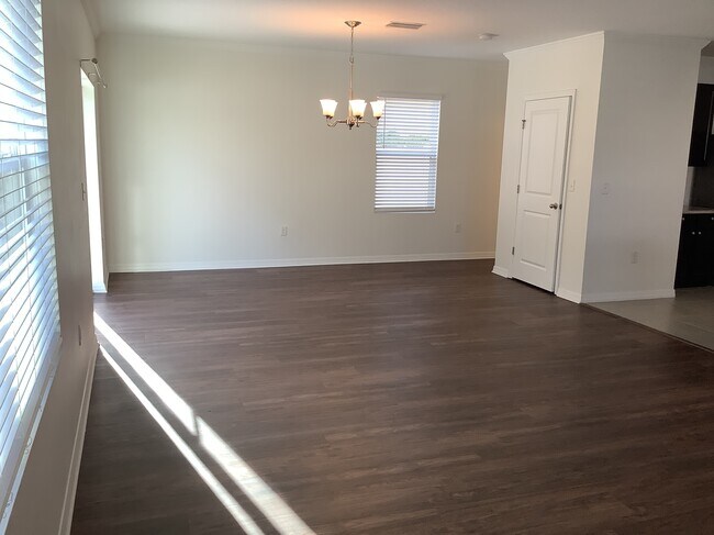 Building Photo - 807 Wiltonway Dr