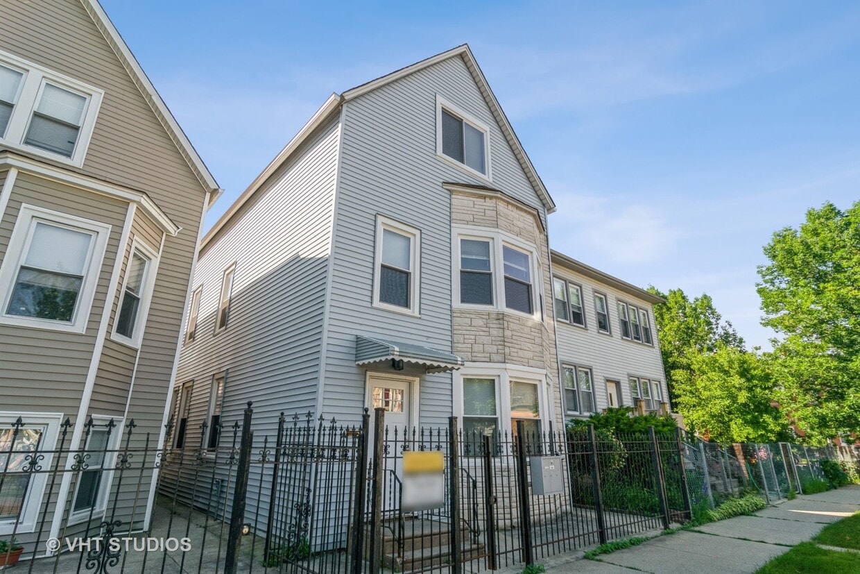 Foto principal - 2909 N Ridgeway Ave