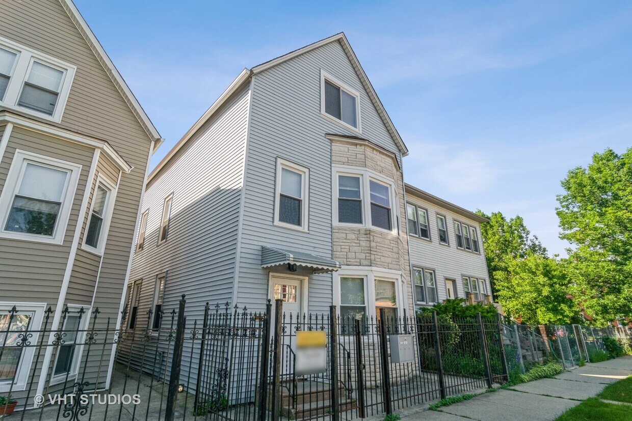 Primary Photo - 2909 N Ridgeway Ave