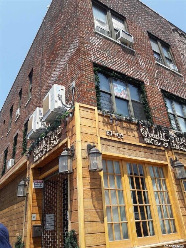 Foto principal - 87-01 Northern Blvd