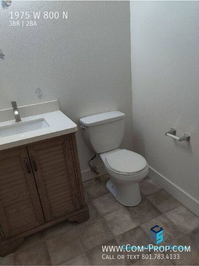 Building Photo - 3 Bedroom 1.5 Bath Split Level Rental in P...