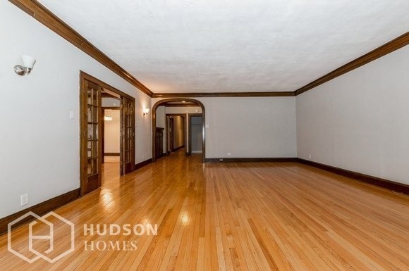 Foto del edificio - 6801 S Crandon Ave