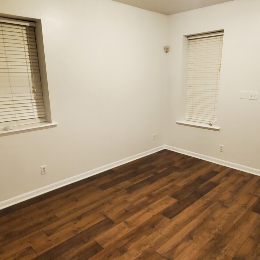 Foto principal - 5936 McPherson Ave