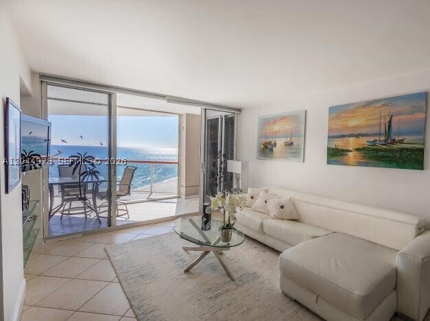 Foto del edificio - 6767 Collins Ave