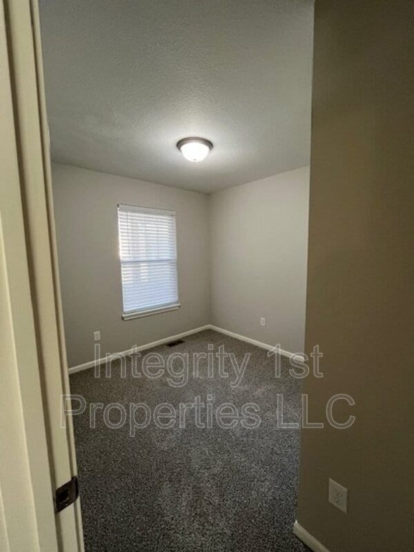 Building Photo - 6339 NE 44th St