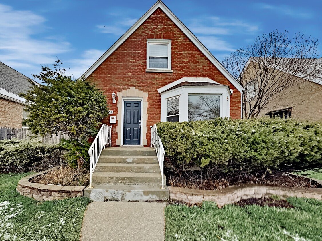 2937 W 97th Pl, Evergreen Park, IL 60805 House Rental in Evergreen