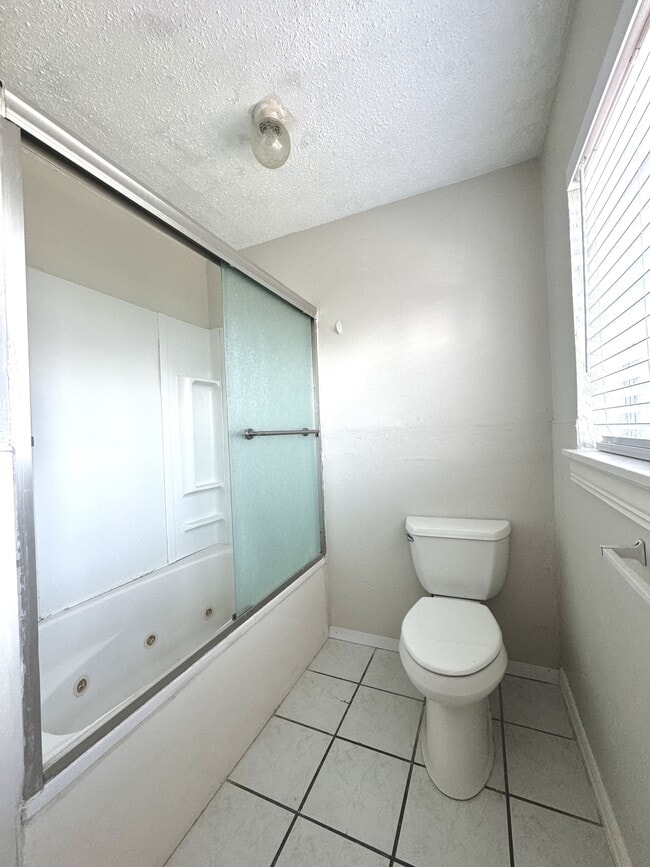 Foto del edificio - 3504 Lewis Ln
