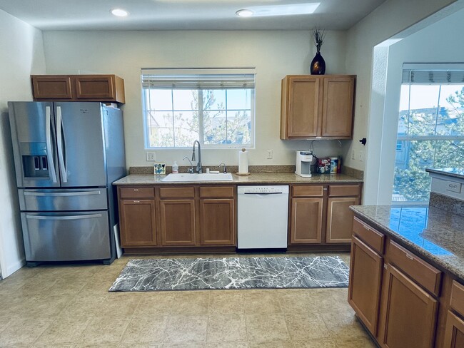 Great kitchen - 17000 Wedge Pkwy