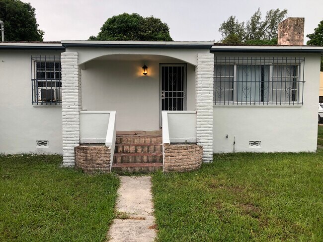 Foto del edificio - 740 NW 31st St