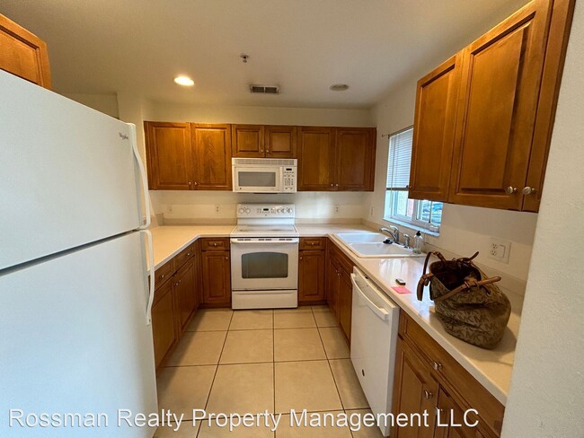Building Photo - 2 br, 2.5 bath House - 9410 Ivy Brook Run ...