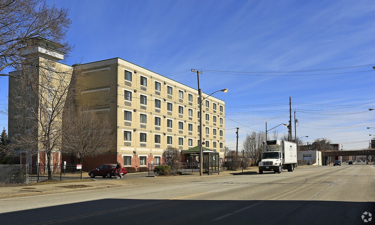 Foto del edificio - Asian Evergreen Apartments