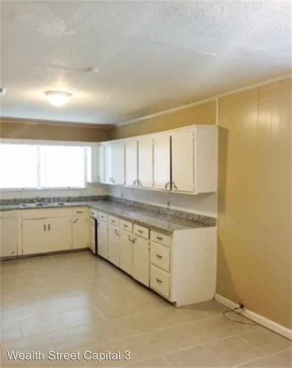 Building Photo - 3 br, 1 bath House - 709 19th Ave N
