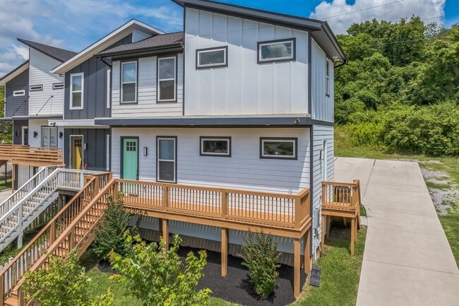 Photo - 2306 Lloyd Ave Townhome