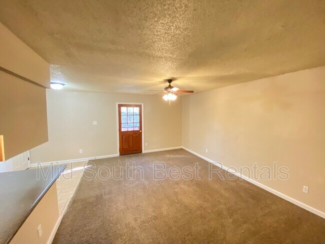 Foto del edificio - 5695 Shagbark Ct