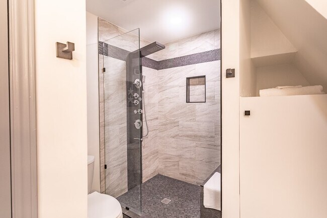 Building Photo - 22814 Verano Dr