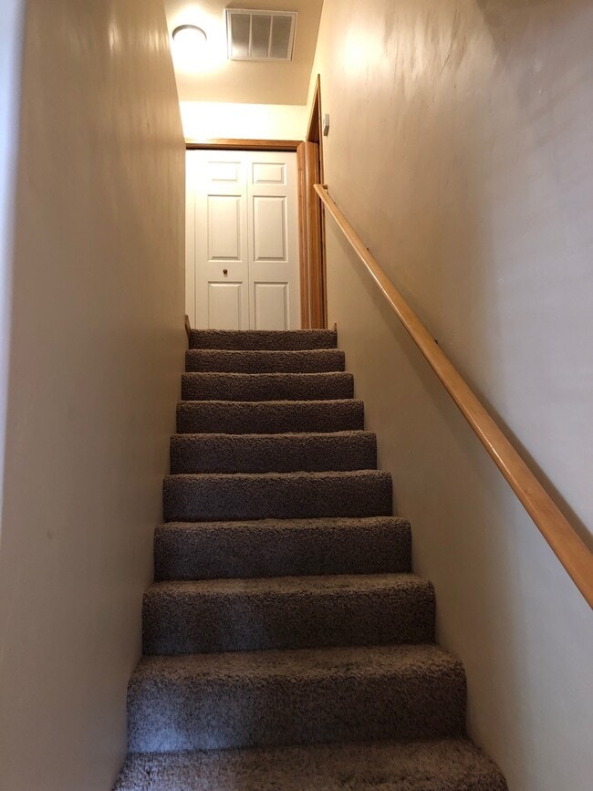 Building Photo - Amazing townhouse on Amazing Drive in Lolo...