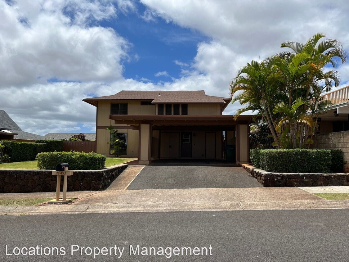 5 br, 2.5 bath House 94453 Kauopua St House for Rent in Mililani