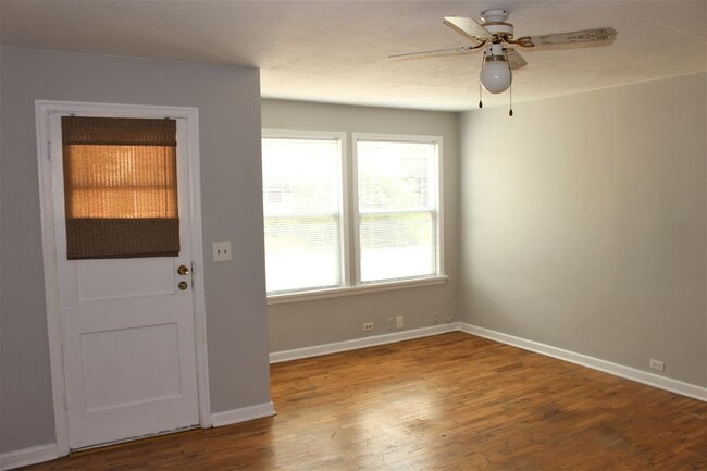 Foto del edificio - Clean 2 bedroom 1 bath by Columbia River Marina!