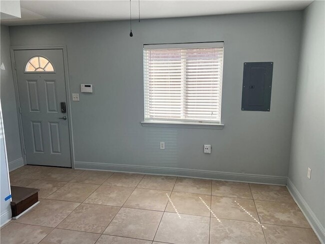 Building Photo - 3209 Golden Dr