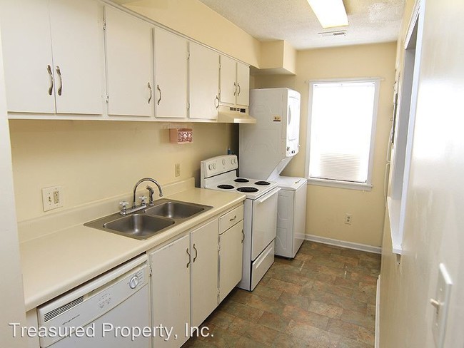 Building Photo - 120 Kingsbury Dr