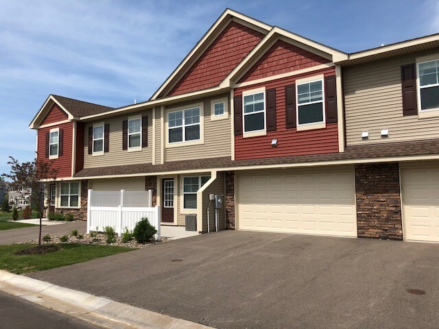 Foto principal - 9910 5th St Ln N