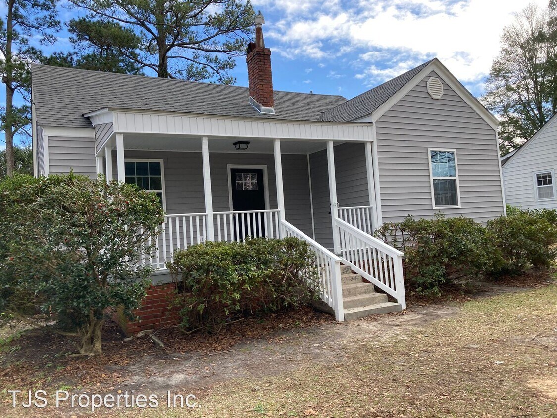 2 br, 1 bath House 806 Fort Totten Drive House Rental in New Bern