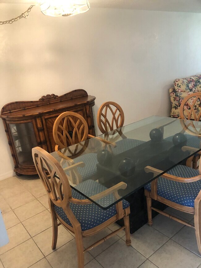 Foto del edificio - 2264 Winkler Ave